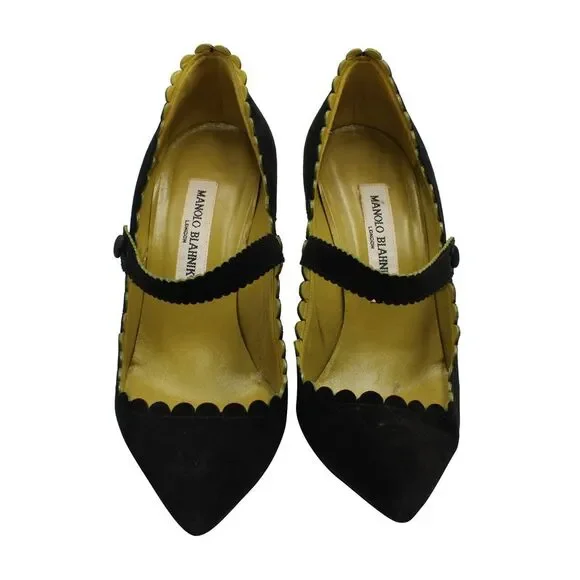 Manolo Blahnik Scallop-accent Pumps in Black Suede - Picture 2 of 7
